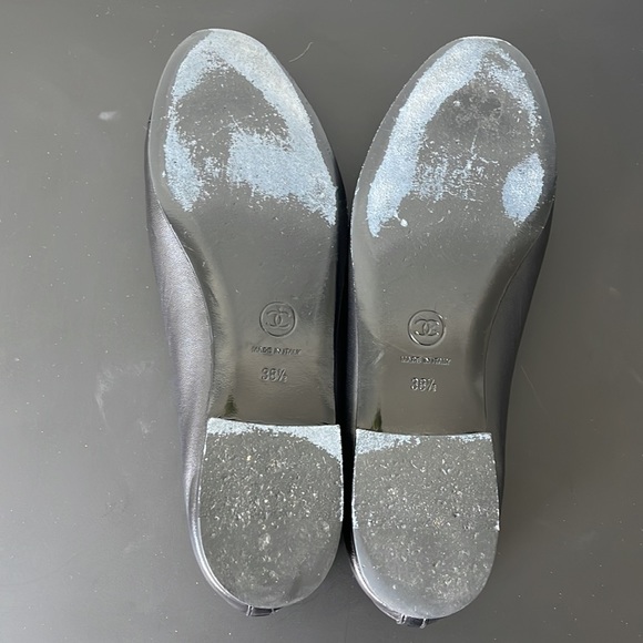 CHANEL Classic Ballet Pumps- Lambskin and Patent Toe - Picture 10 of 13